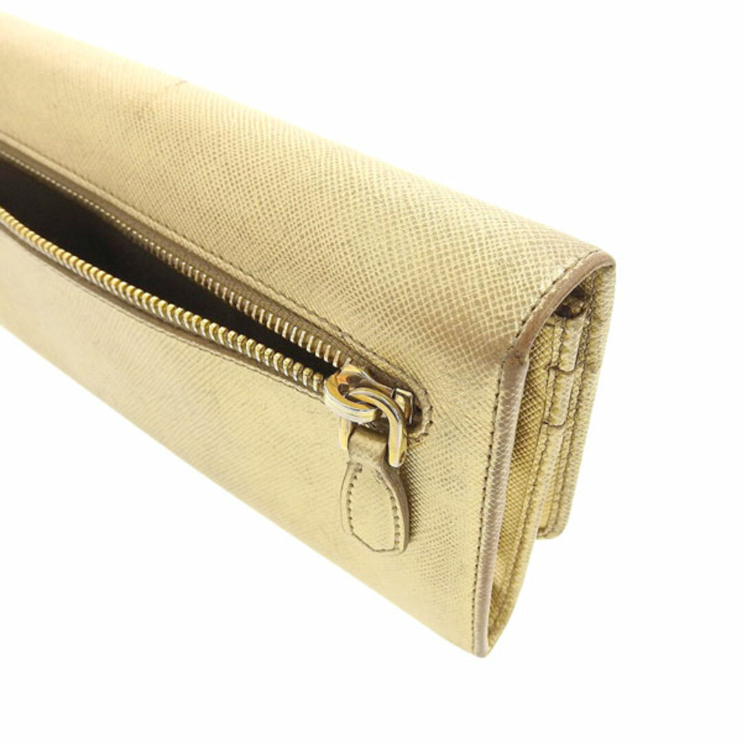 PRADA(プラダ)のプラダ PRADA サフィアーノレザー 二つ折り 長財布 被せフラップ ゴールド Y01724 レディースのファッション小物(財布)の商品写真
