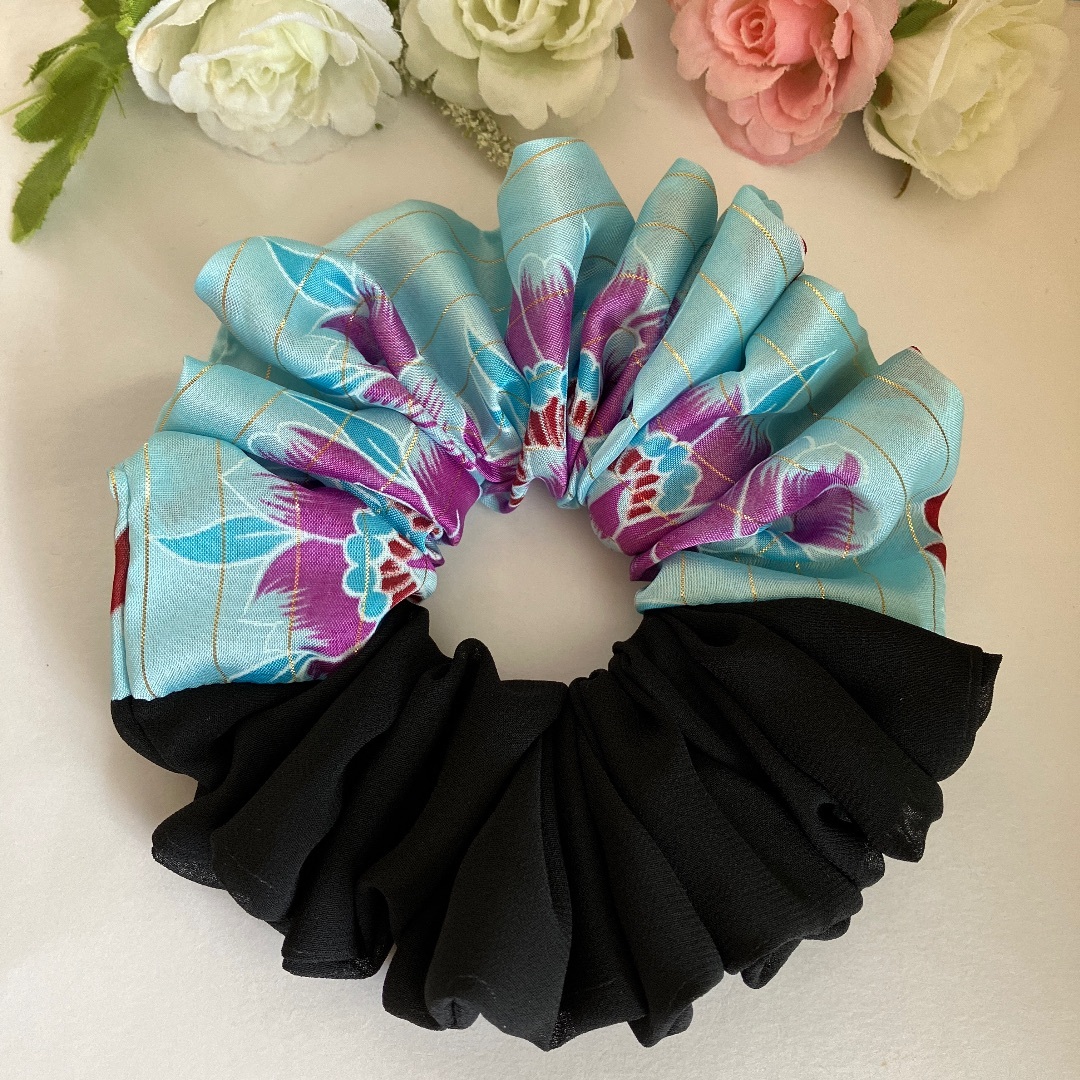 シュシュ☆ブルー花柄×黒の通販 by さなりな's shop|ラクマ