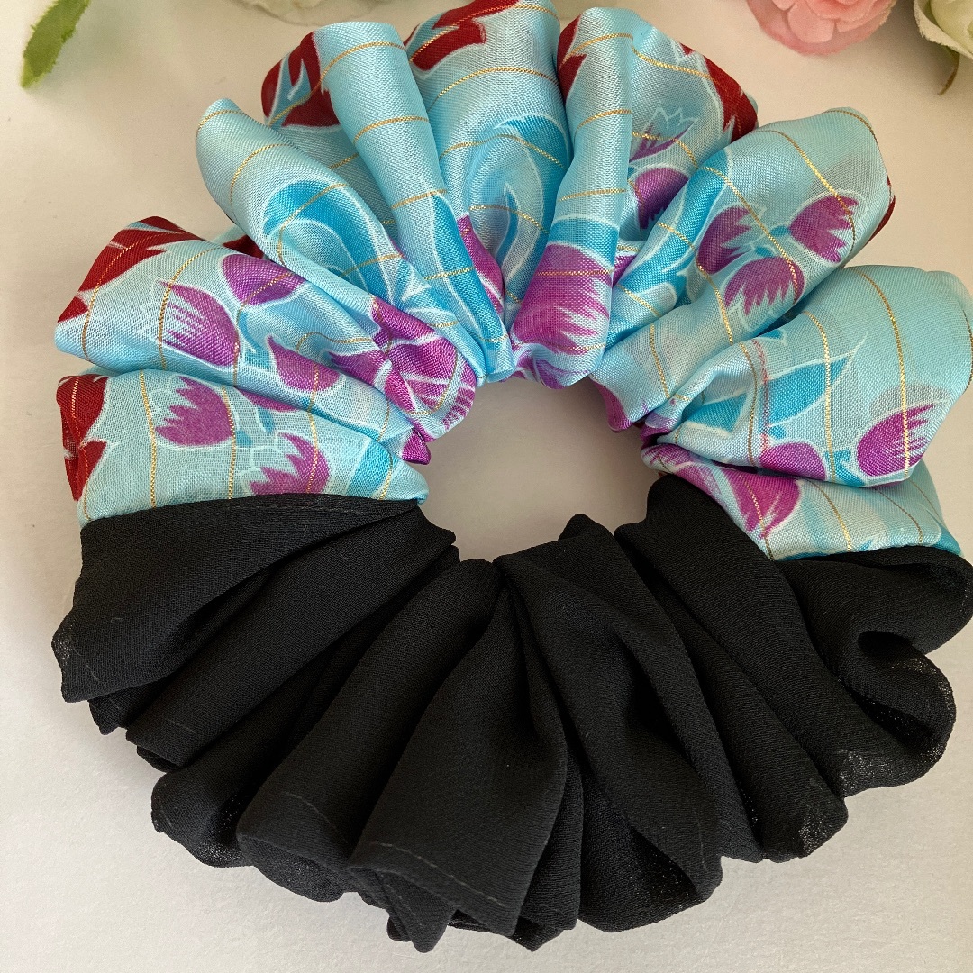 シュシュ☆ブルー花柄×黒の通販 by さなりな's shop|ラクマ