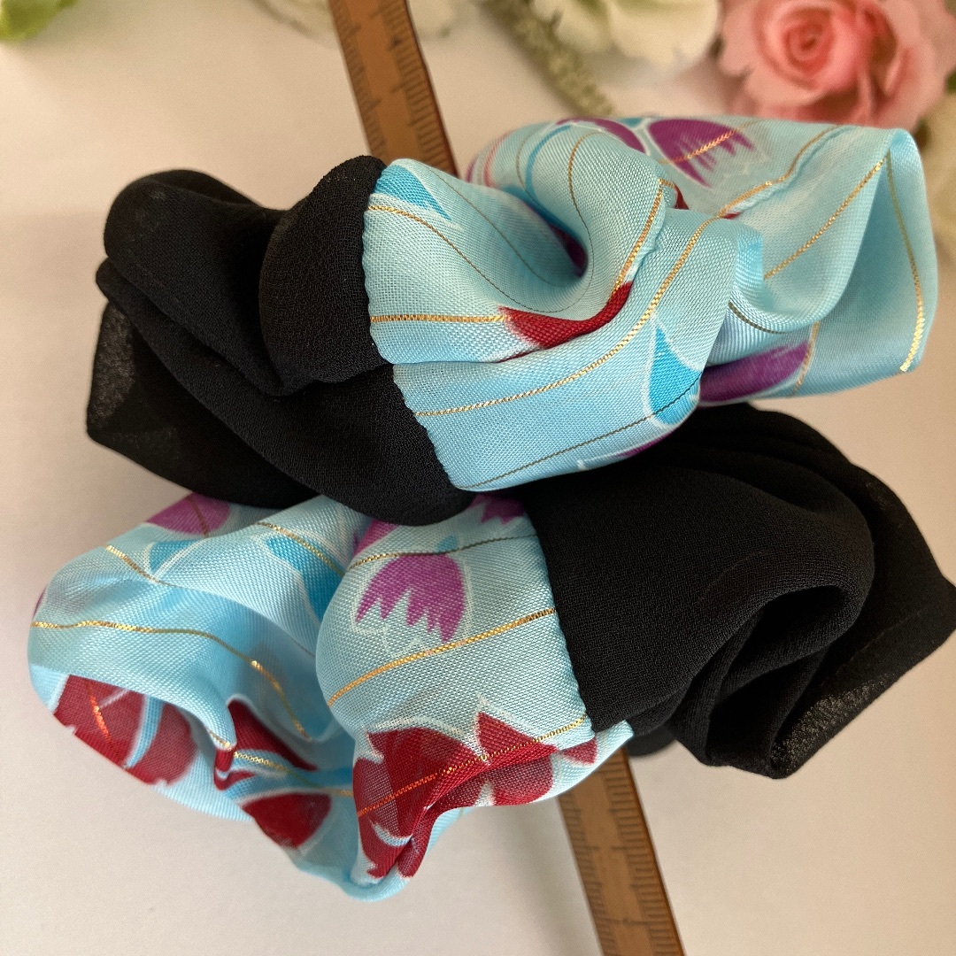シュシュ☆ブルー花柄×黒の通販 by さなりな's shop|ラクマ