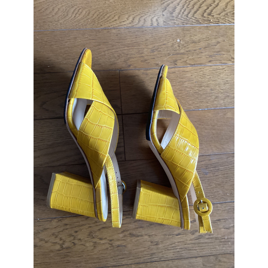 FABIO RUSCONI(ファビオルスコーニ)のファビオルスコーニ　イエローサンダル レディースの靴/シューズ(サンダル)の商品写真