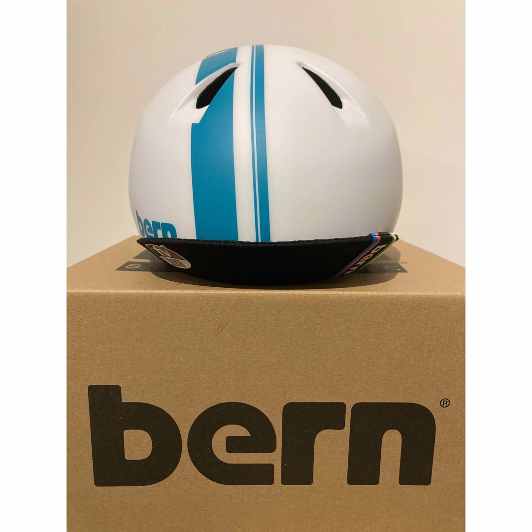 bern(バーン)のbern 子供用ヘルメット　新品 自動車/バイクのバイク(ヘルメット/シールド)の商品写真