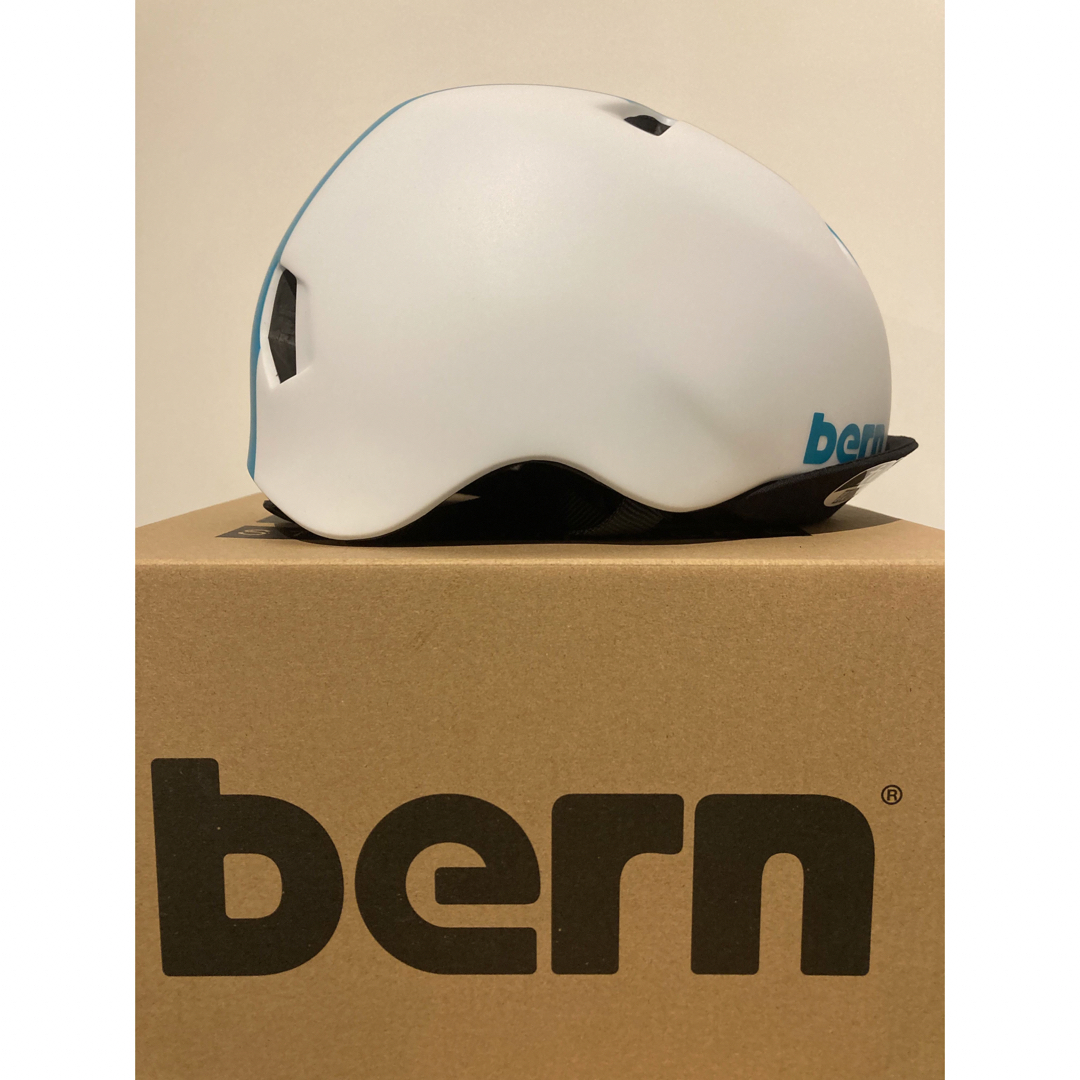 bern(バーン)のbern 子供用ヘルメット　新品 自動車/バイクのバイク(ヘルメット/シールド)の商品写真