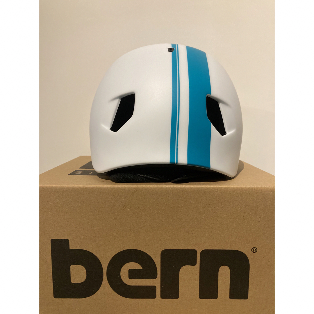 bern(バーン)のbern 子供用ヘルメット　新品 自動車/バイクのバイク(ヘルメット/シールド)の商品写真