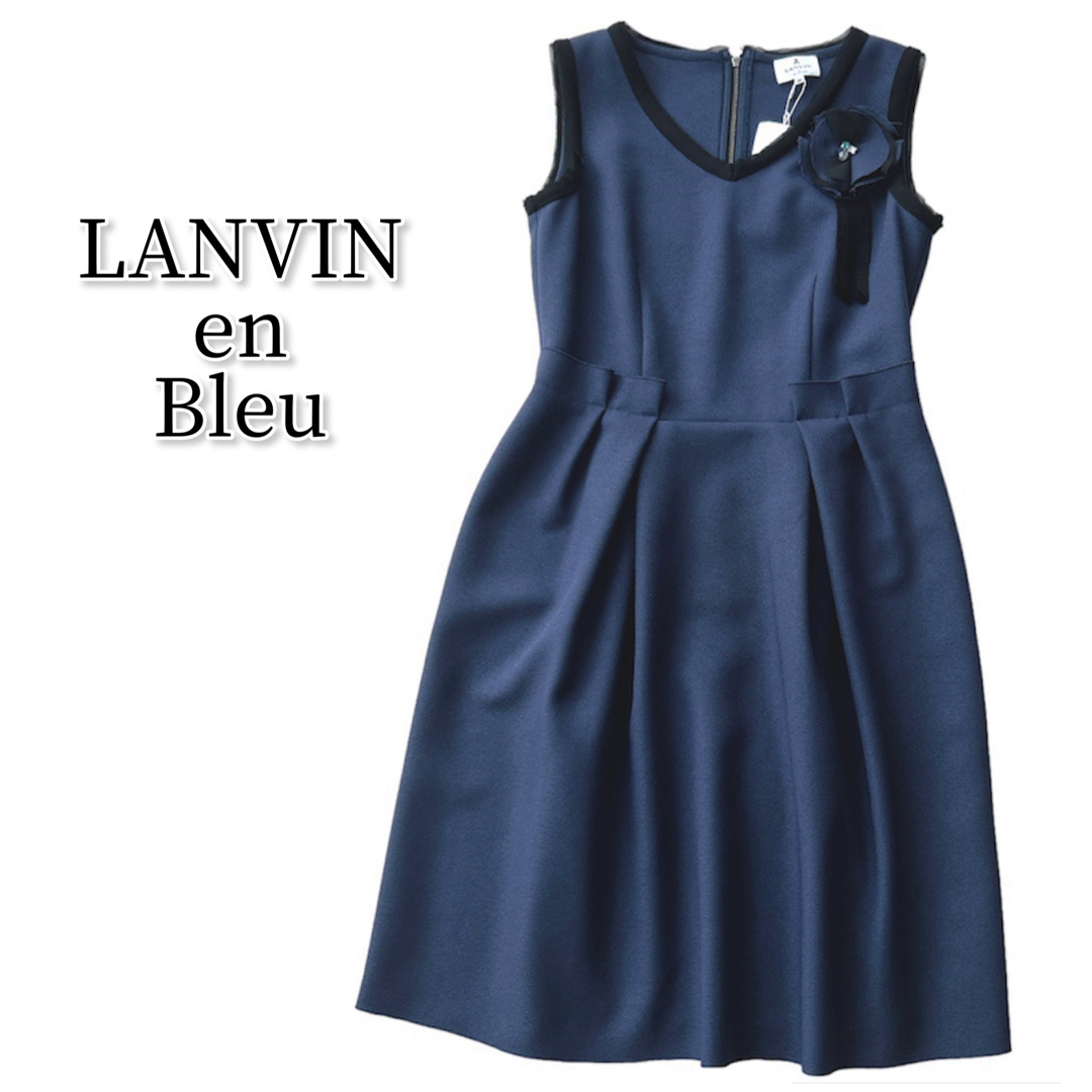 LANVIN en Bleu(ランバンオンブルー)の新品 LANVIN en Bleu コサージュ付き ワンピース 大人綺麗め 38 レディースのワンピース(ひざ丈ワンピース)の商品写真