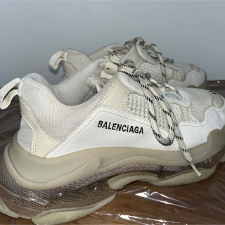 バレンシアガ(Balenciaga)のBALENCIAGA triple s/オフホワイト(ベイジュ) (スニーカー)