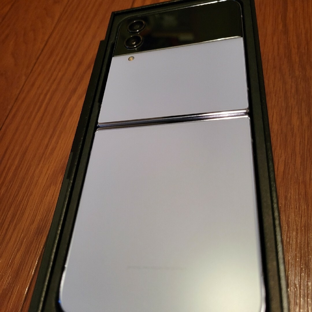 Galaxy(ギャラクシー)のGalaxy Z flip 4 ブルー スマホ/家電/カメラのスマートフォン/携帯電話(スマートフォン本体)の商品写真