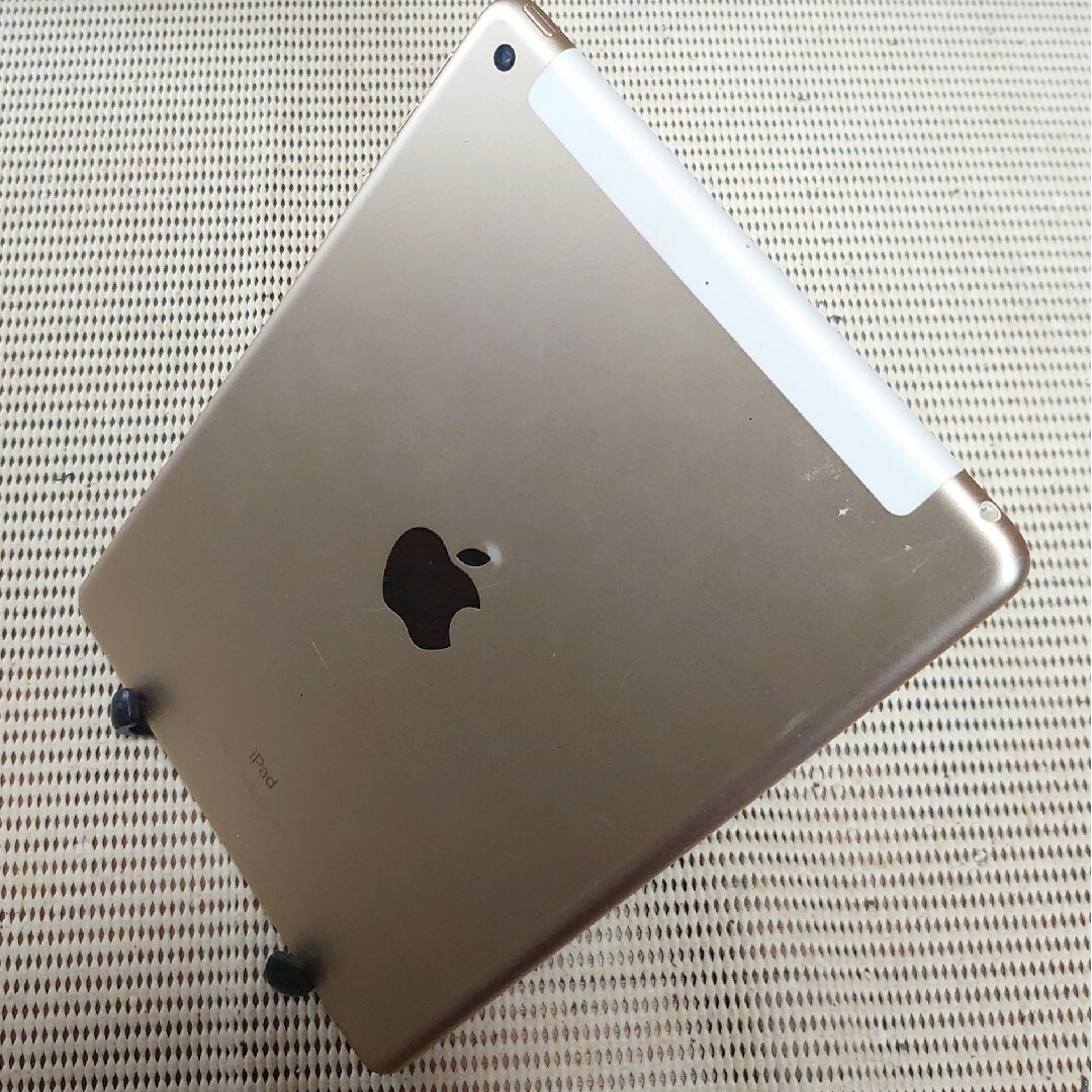 9306 完動品SIMフリー液晶無傷iPad第5世代(A1823)本体32GB - タブレット