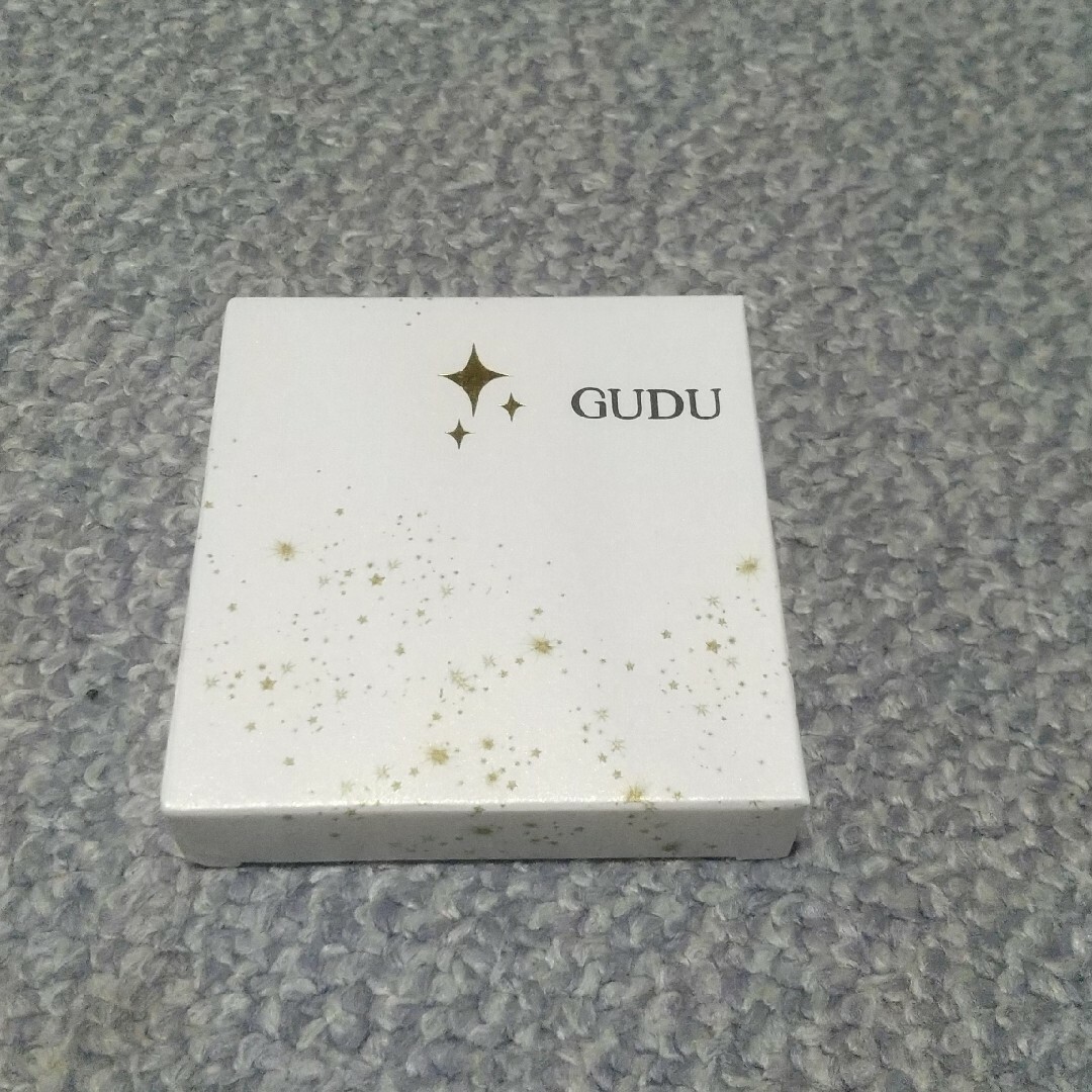 【新品未使用】GUDUのアイシャドウ、9色入り、3色は大粒のラメ、普段使いにも