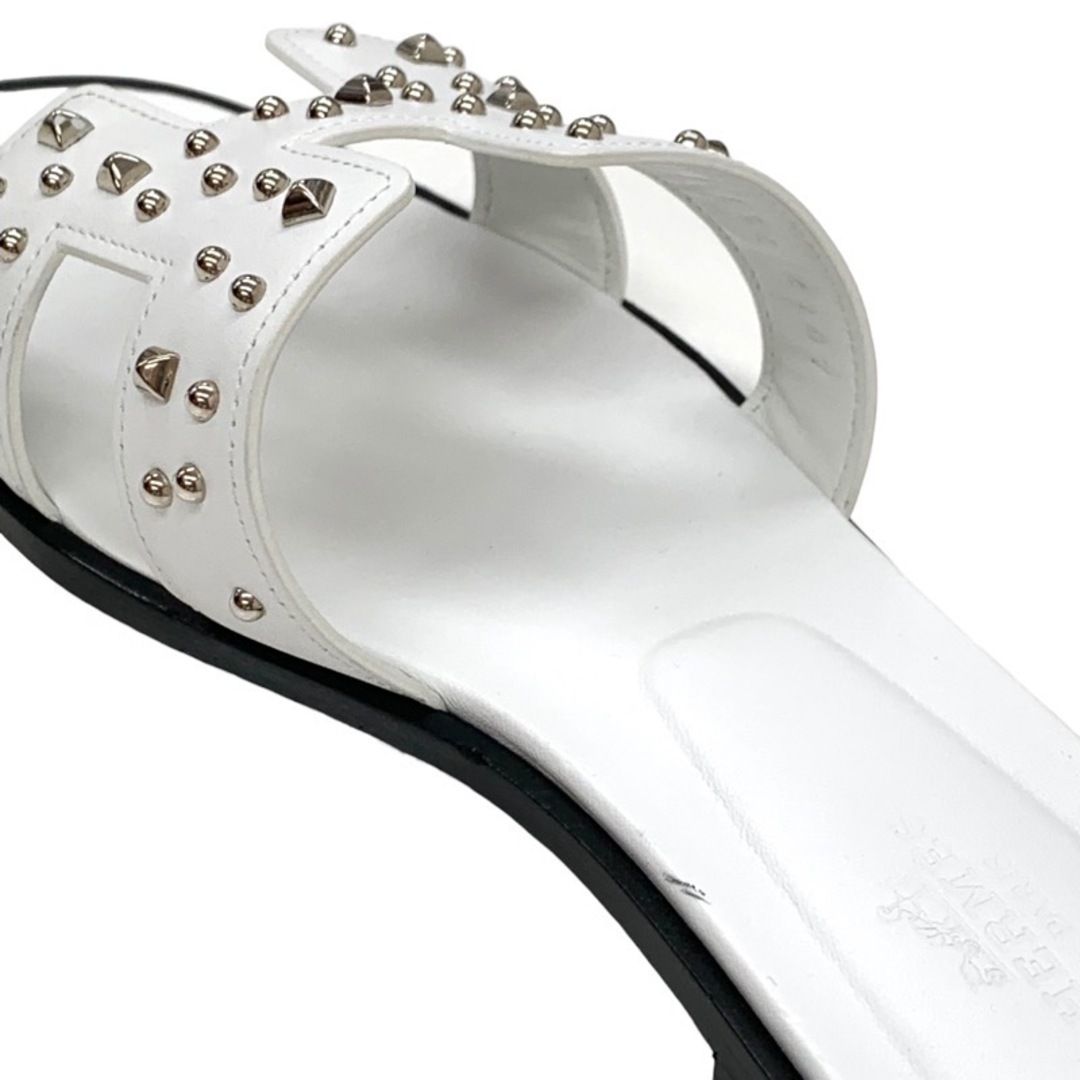 Hermes(エルメス)のエルメス オラン サンダル フラットサンダル ミュール 靴 シューズ レザー ホワイト ブラック シルバー スタッズ レディースの靴/シューズ(サンダル)の商品写真