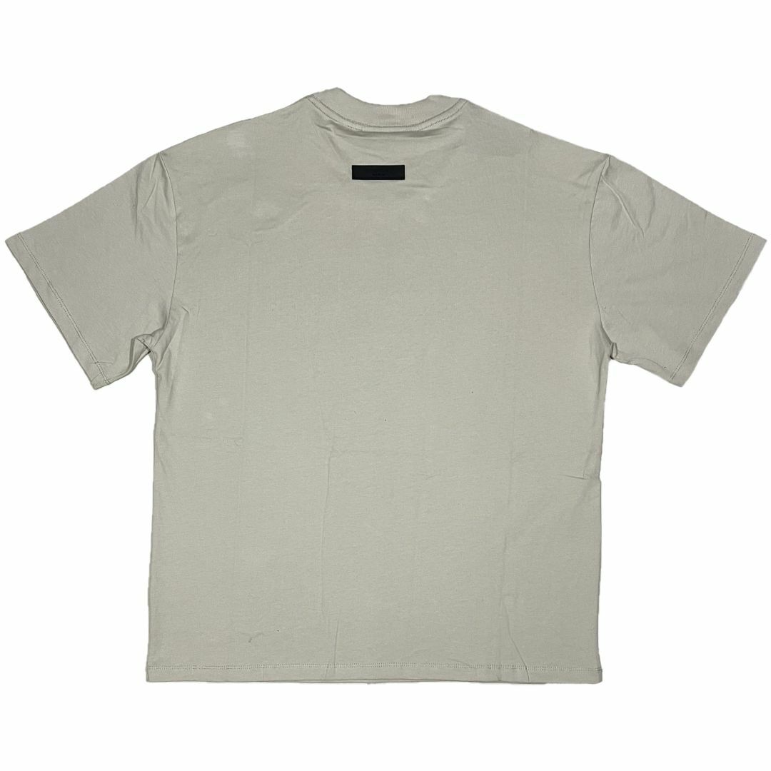 FEAR OF GOD(フィアオブゴッド)のFOG エッセンシャルズ 77 フロントロゴ 半袖 Tシャツ カーキグレー L メンズのトップス(Tシャツ/カットソー(半袖/袖なし))の商品写真