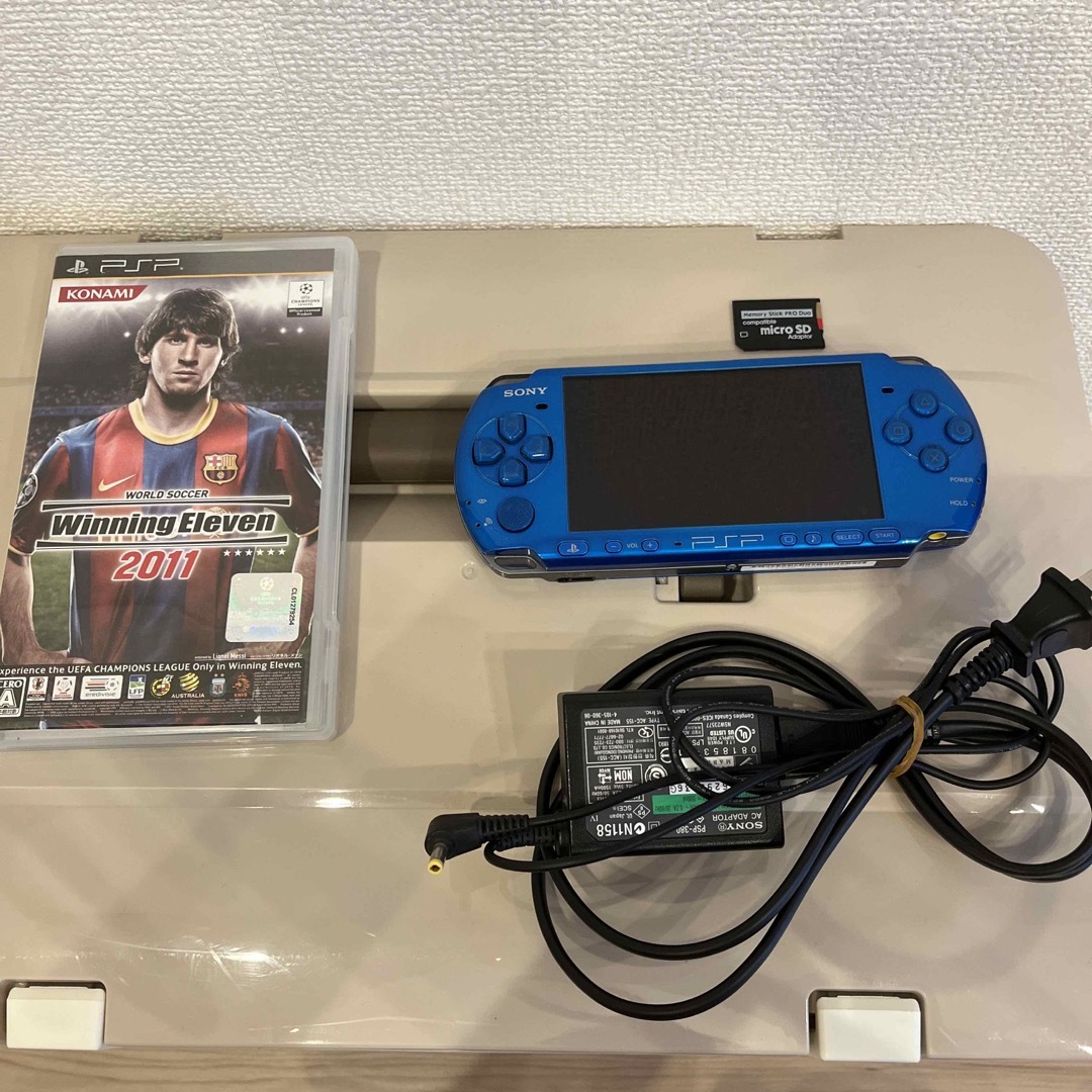 PlayStation Portable(プレイステーションポータブル)のPSP3000 青　（ソフト付き） エンタメ/ホビーのゲームソフト/ゲーム機本体(携帯用ゲーム機本体)の商品写真