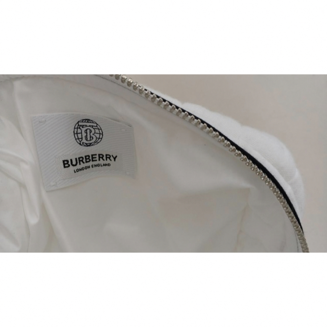 BURBERRY(バーバリー)の【BURBERRY】ボディーオール・スタイ・帽子・ポーチ 4点セット キッズ/ベビー/マタニティのベビー服(~85cm)(ロンパース)の商品写真