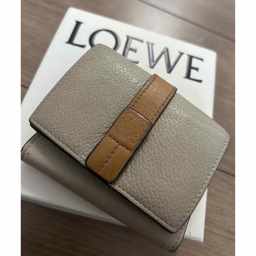 LOEWE 財布　定価7万円超！　箱と袋付きレディース