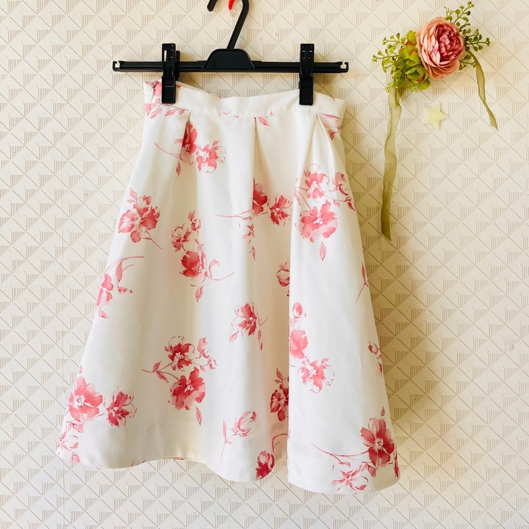 titty&co(ティティアンドコー)の花柄フレアスカート　ティティアンドコー レディースのスカート(ひざ丈スカート)の商品写真