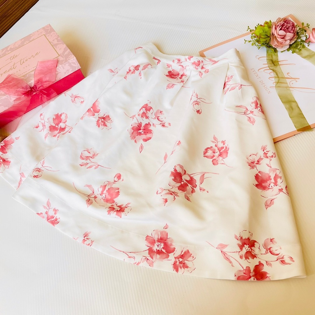titty&co(ティティアンドコー)の花柄フレアスカート　ティティアンドコー レディースのスカート(ひざ丈スカート)の商品写真