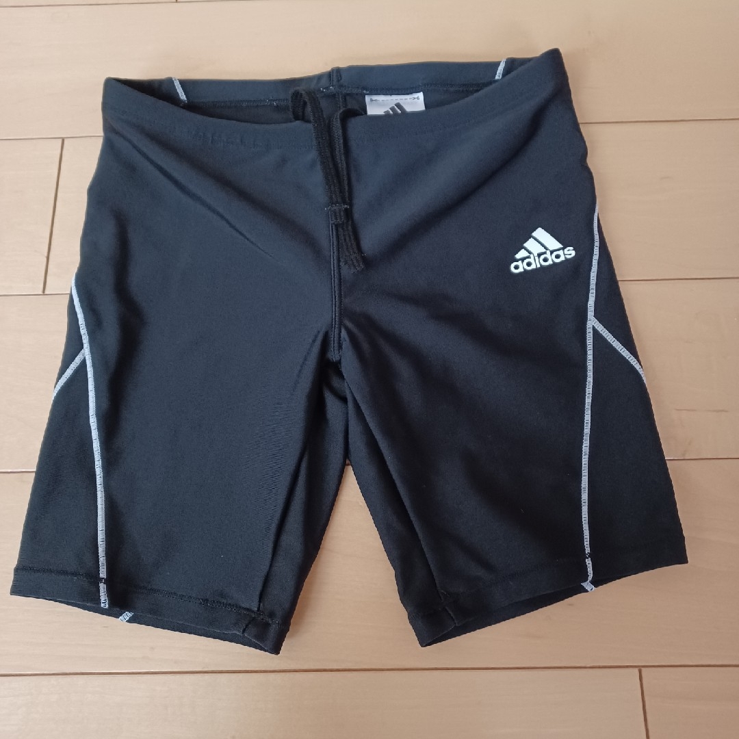 adidas(アディダス)の(未使用)アディダス水泳パンツ１４０センチ キッズ/ベビー/マタニティのキッズ服男の子用(90cm~)(水着)の商品写真