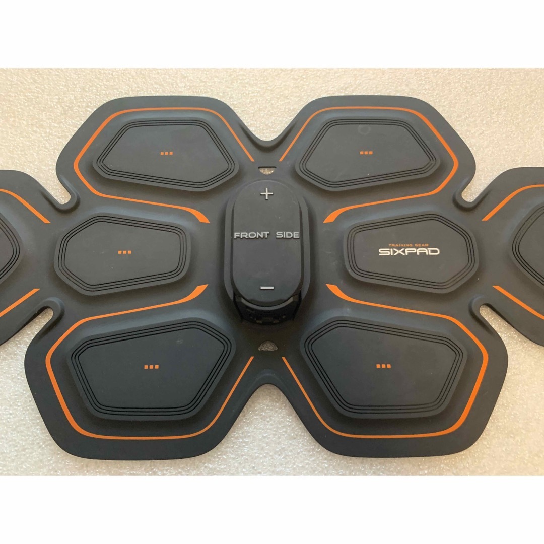 SIXPAD(シックスパッド)のSIXPAD Abs Belt  純正ジェルシート2セット付 スポーツ/アウトドアのトレーニング/エクササイズ(トレーニング用品)の商品写真