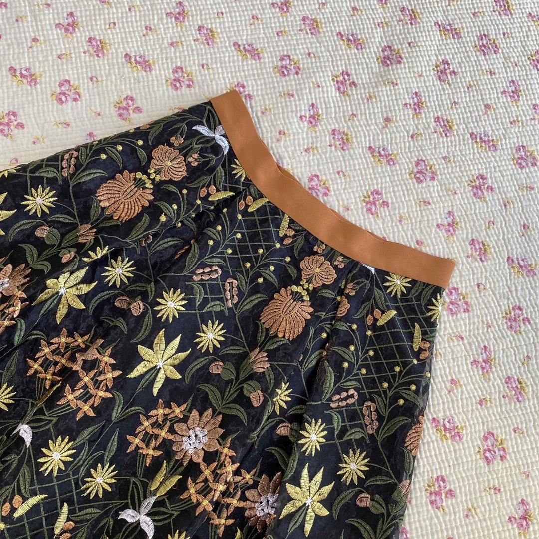 Apuweiser-riche(アプワイザーリッシェ)のアプワイザーリッシェ スカート 1 W64 刺繍 花柄 フラワー DMW レディースのスカート(ひざ丈スカート)の商品写真