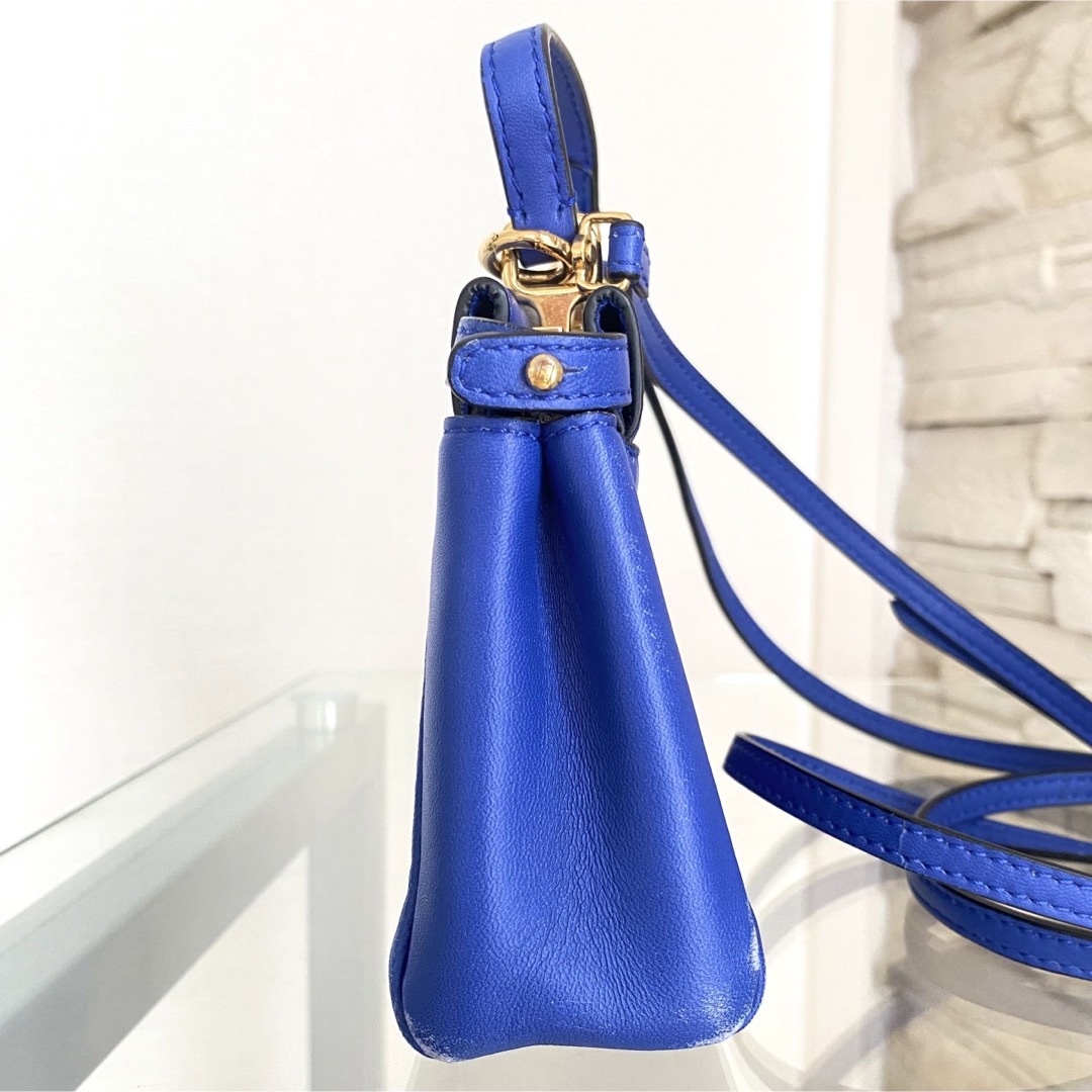 FENDI(フェンディ)のフェンディ　マイクロ　ピーカブー ショルダーバッグ　ミニバッグ　ブルー レディースのバッグ(ショルダーバッグ)の商品写真