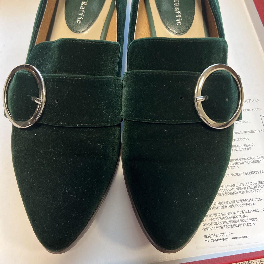 ORiental TRaffic(オリエンタルトラフィック)の【新品】モスグリーンのベロア素材パンプス レディースの靴/シューズ(ハイヒール/パンプス)の商品写真