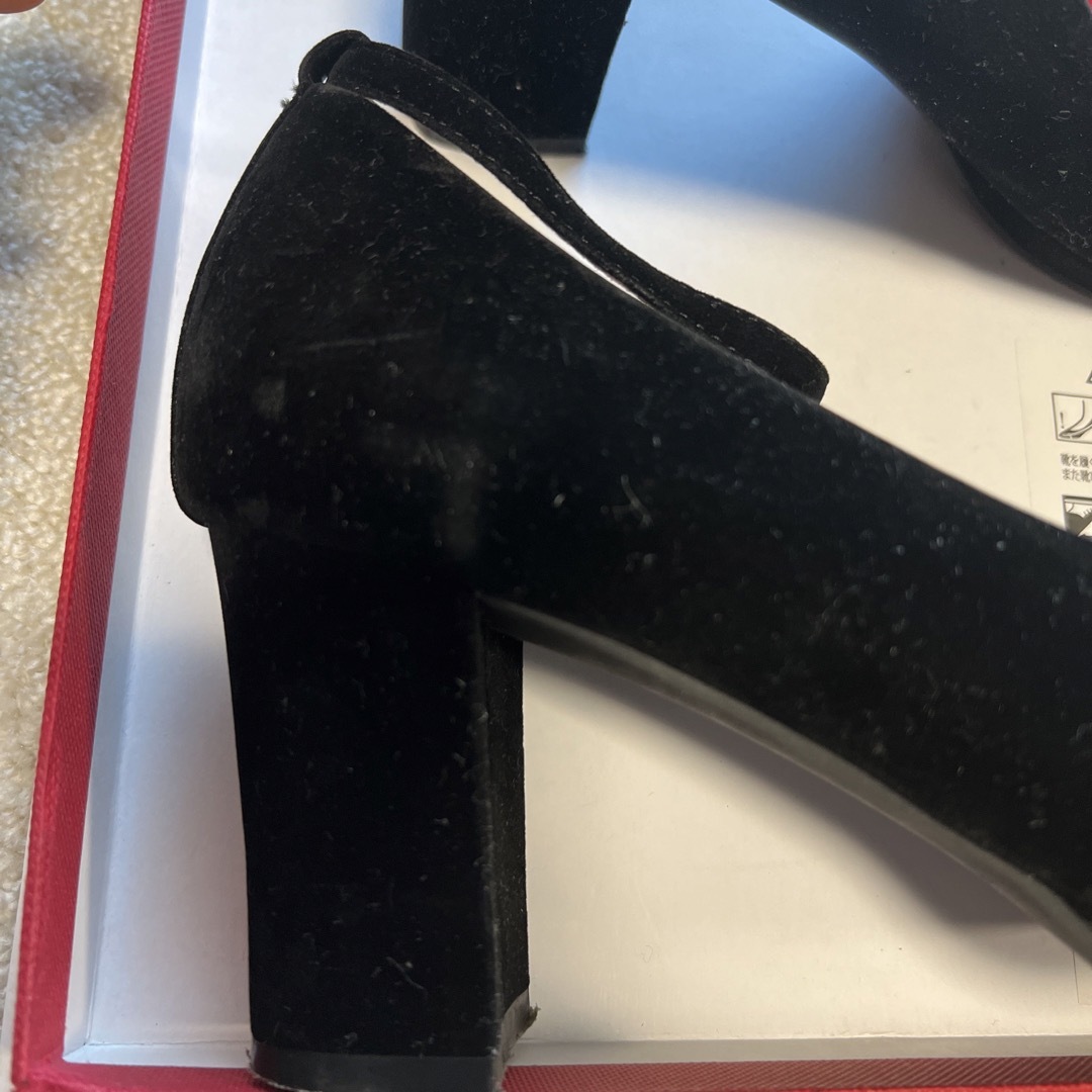 ORiental TRaffic(オリエンタルトラフィック)の【美品】黒のベロア素材の太ヒールパンプス（ヒール7cm） レディースの靴/シューズ(ハイヒール/パンプス)の商品写真