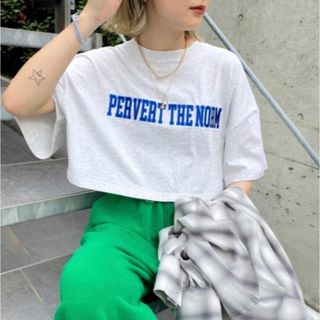 フーズフーギャラリー(WHO'S WHO gallery)の【WHO'S WHO gallery】ショートカレッジ刺繍tシャツ(Tシャツ(半袖/袖なし))