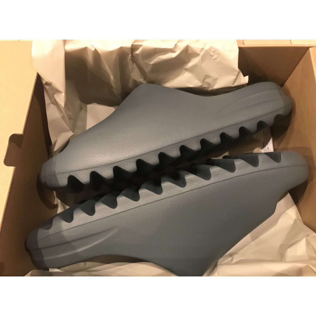 YEEZY（adidas）(イージー)の【新品 28.5】adidas YEEZY Slide SLATE MARINE メンズの靴/シューズ(サンダル)の商品写真