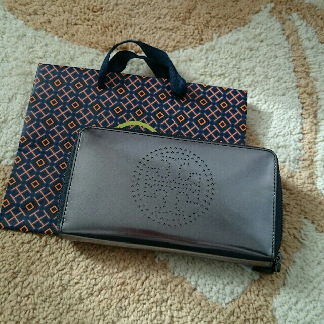 Tory Burch(トリーバーチ)のﾄﾘｰﾊﾞｰﾁ ♡ｶﾞﾝﾒﾀﾙ財布 新品 レディースのファッション小物(財布)の商品写真