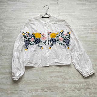 ザラ(ZARA)のZARA♡ザラ　ショート丈　シャツ　ブラウス　花柄刺繍【M】首周り、お腹汚れあり(シャツ/ブラウス(長袖/七分))