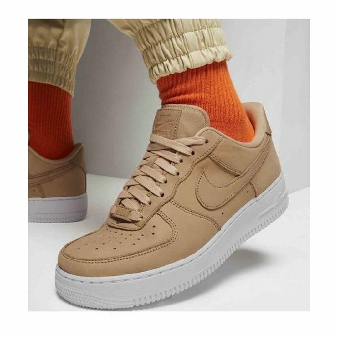 NIKE(ナイキ)の27.5cm　NIKE W AIR FORCE 1 07 PRM ベージュ レディースの靴/シューズ(スニーカー)の商品写真