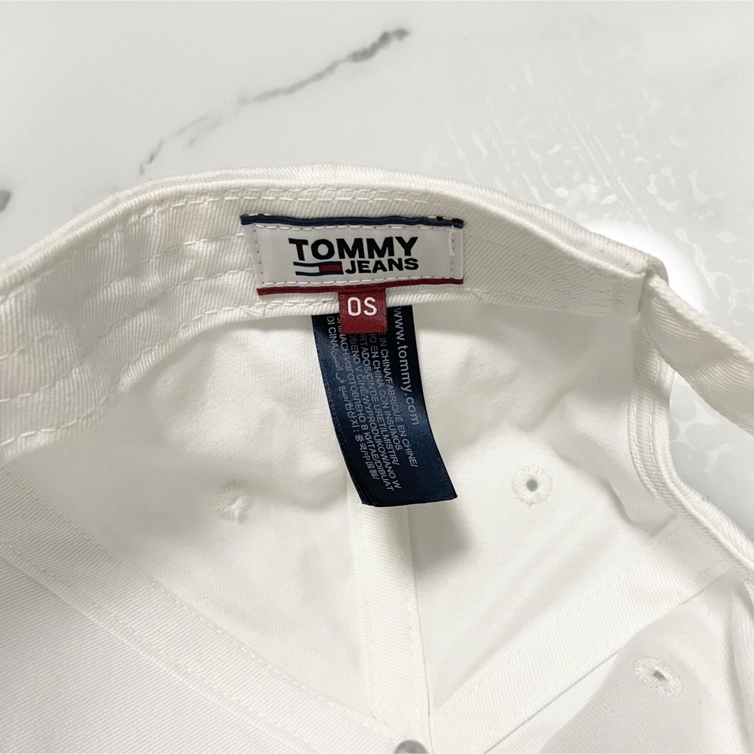 TOMMY JEANS(トミージーンズ)のトミー　キャップ　ワンポイントホワイト レディースの帽子(キャップ)の商品写真