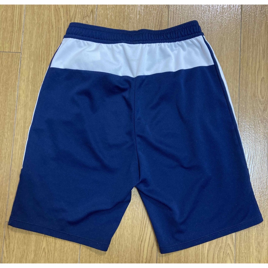 adidas(アディダス)のadidasキッズ　トレーニングハーフパンツ　130cm  ネイビー×ホワイト　 キッズ/ベビー/マタニティのキッズ服男の子用(90cm~)(パンツ/スパッツ)の商品写真