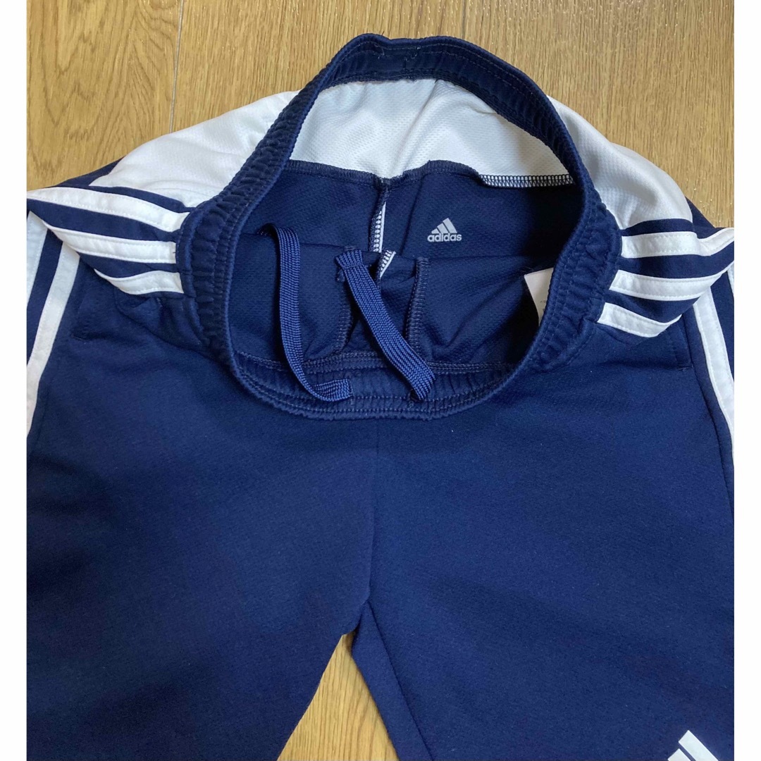 adidas(アディダス)のadidasキッズ　トレーニングハーフパンツ　130cm  ネイビー×ホワイト　 キッズ/ベビー/マタニティのキッズ服男の子用(90cm~)(パンツ/スパッツ)の商品写真