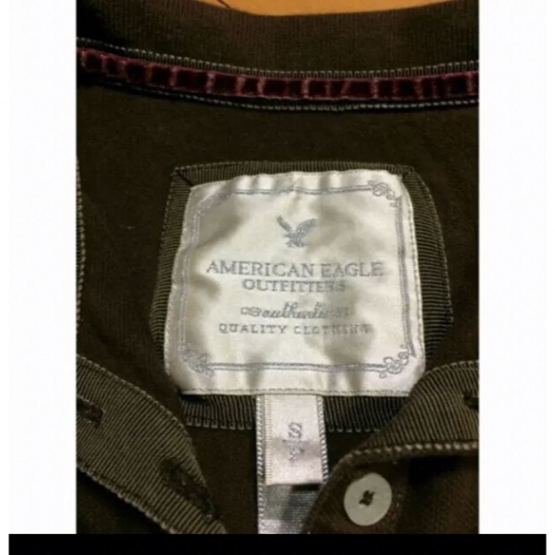 American Eagle(アメリカンイーグル)のアメリカンイーグルダークブラウンポロ レディースのトップス(ポロシャツ)の商品写真