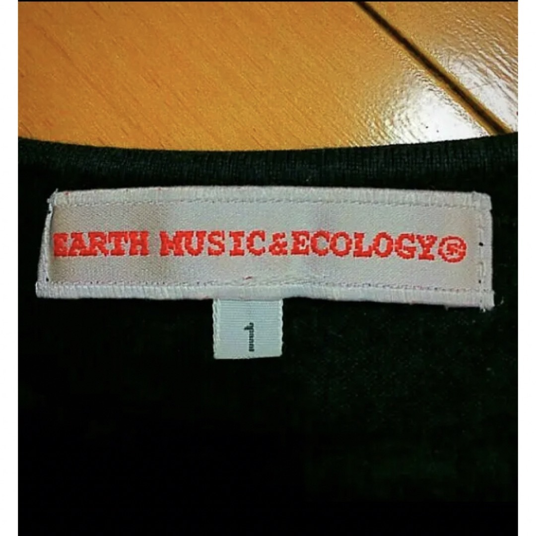 earth music & ecology(アースミュージックアンドエコロジー)のアースM&Eブラックコットンカットソー レディースのトップス(Tシャツ(半袖/袖なし))の商品写真