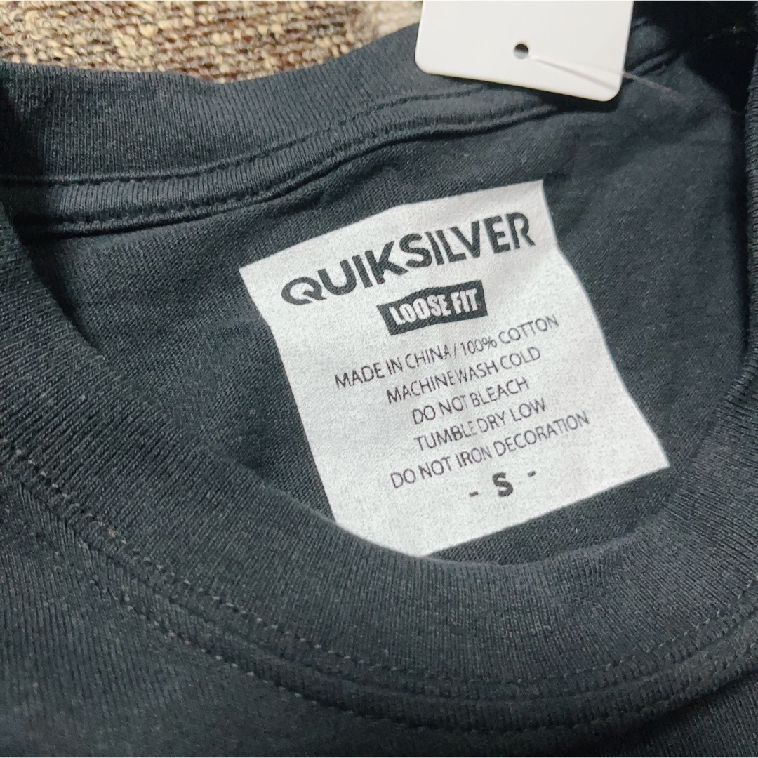 QUIKSILVER(クイックシルバー)の【新品タグ付き】メンズTシャツ クイックシルバー 黒のTシャツ Sサイズ メンズのトップス(Tシャツ/カットソー(半袖/袖なし))の商品写真