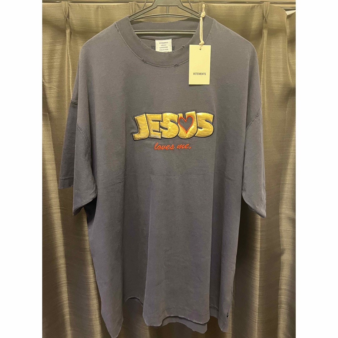 VETEMENS JESUS LOVES YOU T SHIRT