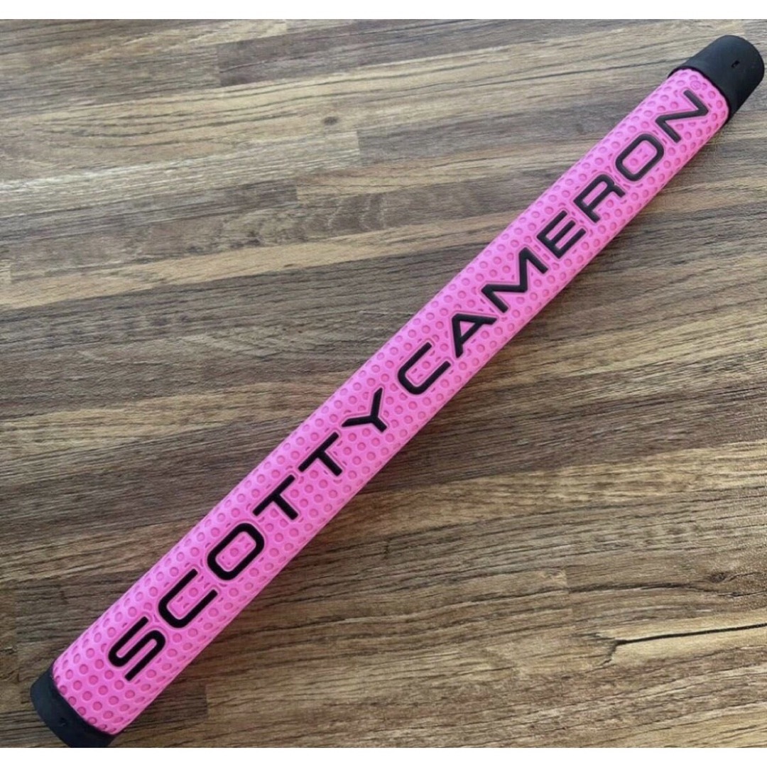 Scotty Cameron(スコッティキャメロン)の新品》スコッティキャメロン パターグリップ マタドール ピンク/ブラック スポーツ/アウトドアのゴルフ(その他)の商品写真