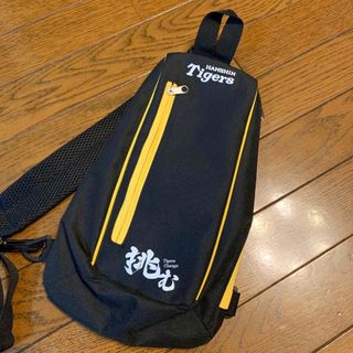 新品　阪神タイガースショルダーバッグ　非売品(記念品/関連グッズ)