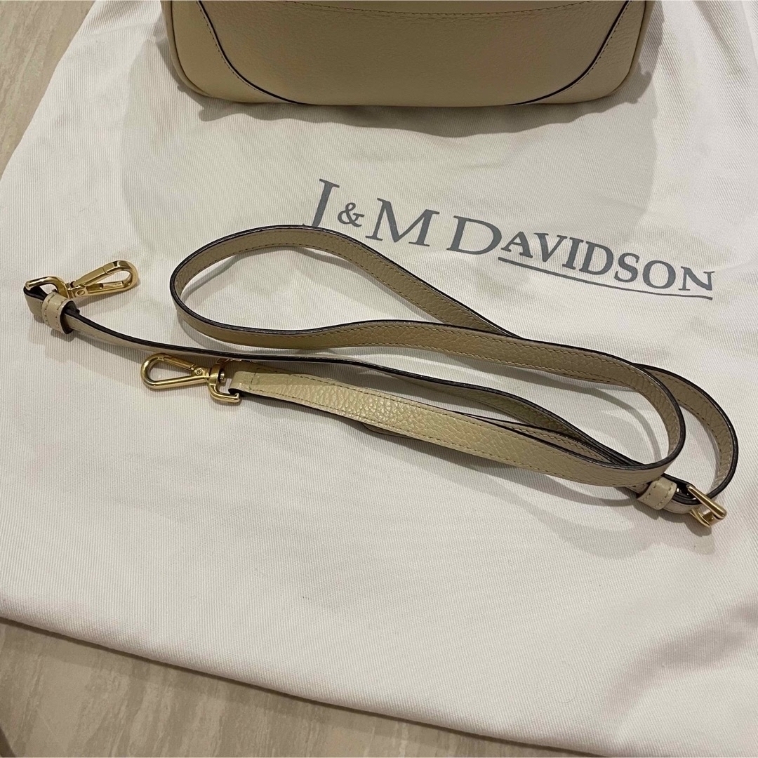 J&M DAVIDSON(ジェイアンドエムデヴィッドソン)の【美品✨】J&M Davidson baby mia ベイビーミア　グレージュ レディースのバッグ(ハンドバッグ)の商品写真