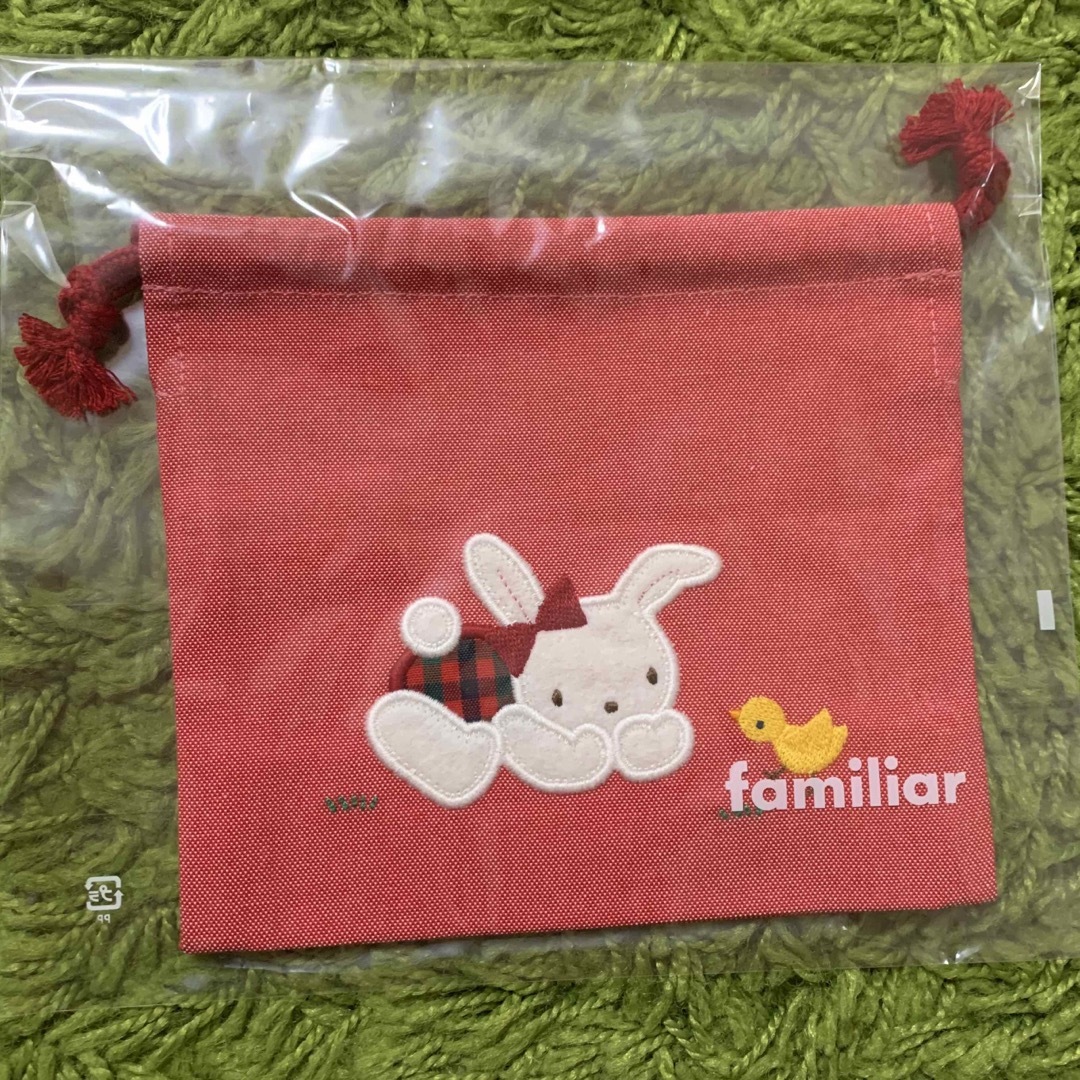 familiar(ファミリア)の【完売品】☆ファミリア　デニム　コップ袋　レッド☆可愛い　うさぎ　巾着袋　小物入 キッズ/ベビー/マタニティのこども用ファッション小物(その他)の商品写真