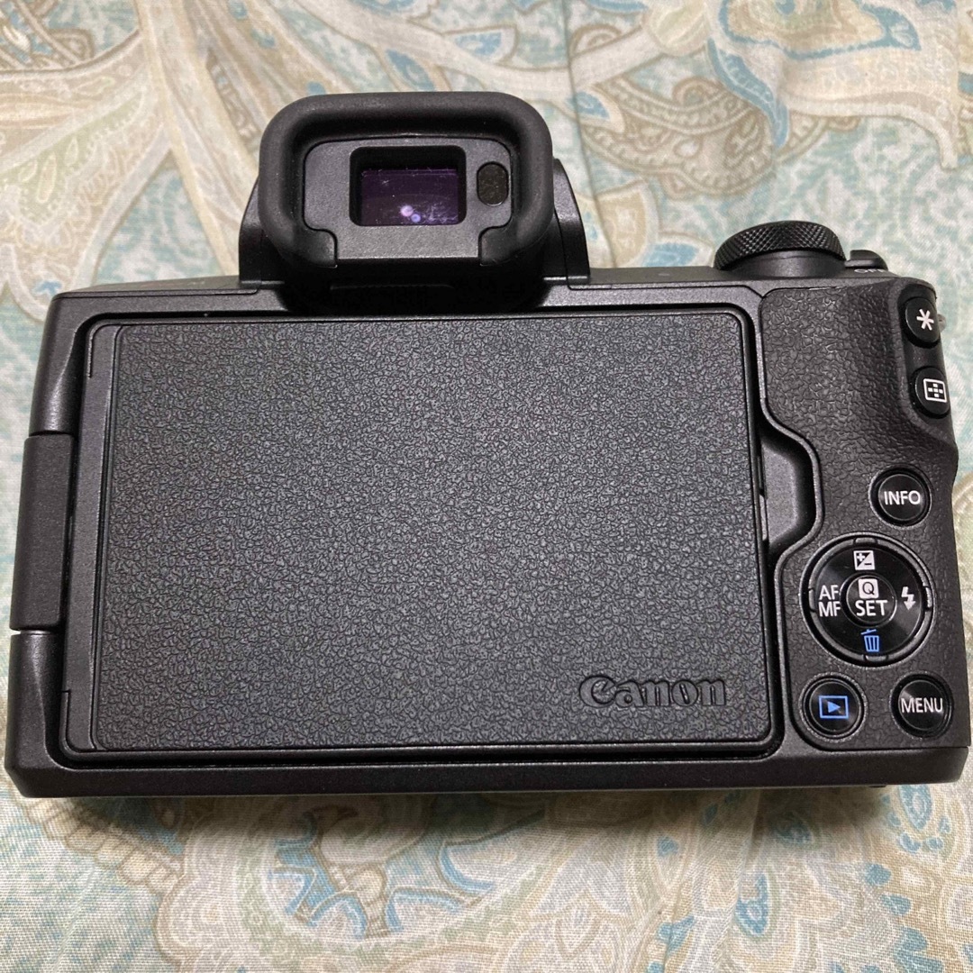 Canon EOS KISS M ボディ BK 撮影再生ok 難ありジャンクで-