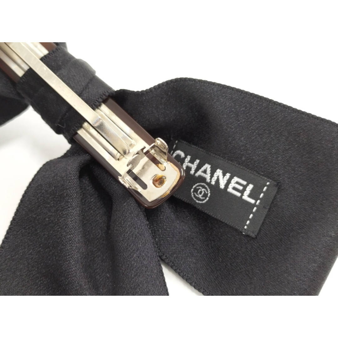 CHANEL(シャネル)のCHANEL リボン バレッタ サテン ブラック レディースのヘアアクセサリー(バレッタ/ヘアクリップ)の商品写真