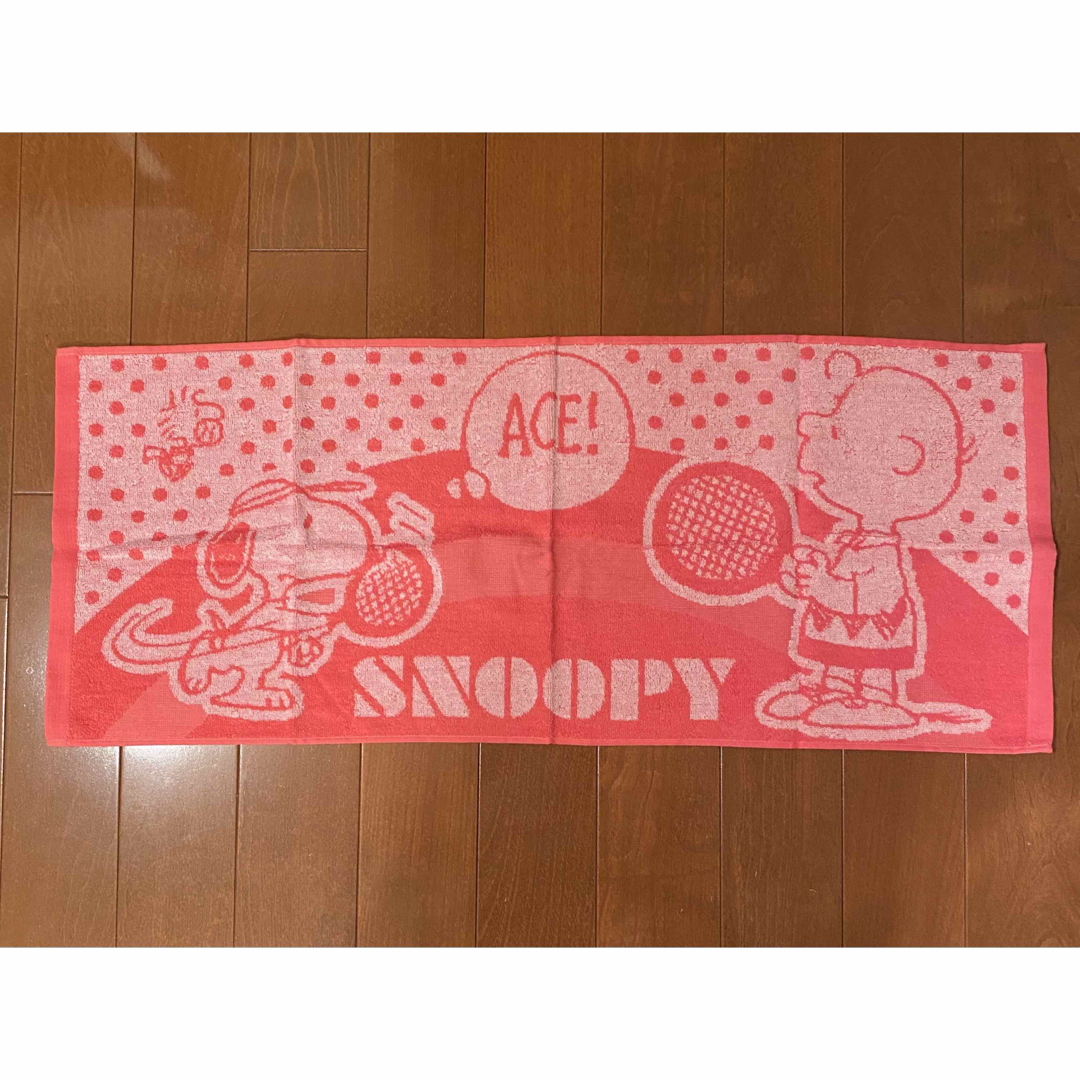 SNOOPY(スヌーピー)のスヌーピー •PEANUTSのフェイスタオル ピンク エンタメ/ホビーのアニメグッズ(タオル)の商品写真