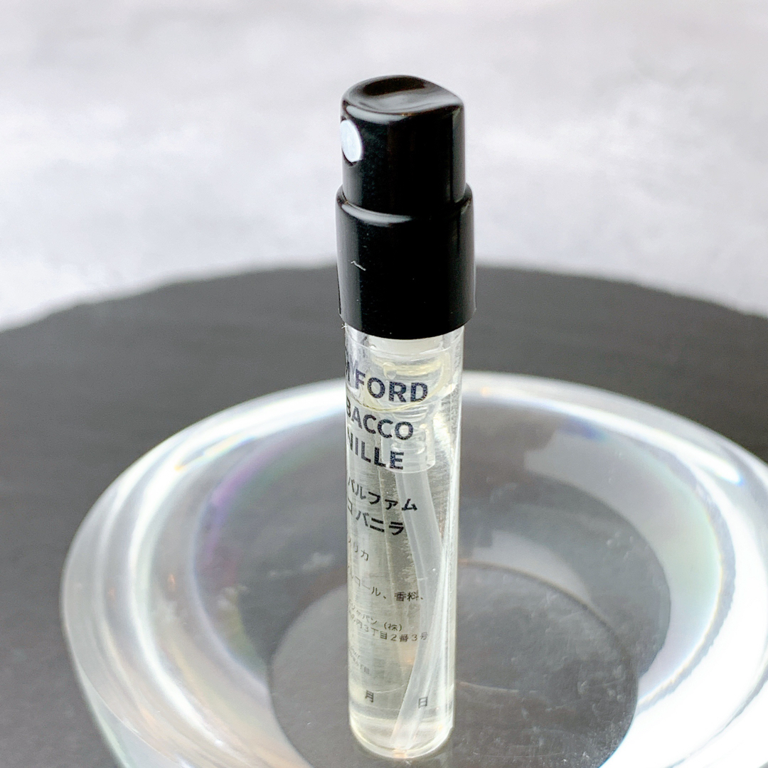 TOBACCO VANILLE 2ml  TOM FORD  タバコバニラ　香水 コスメ/美容の香水(香水(男性用))の商品写真