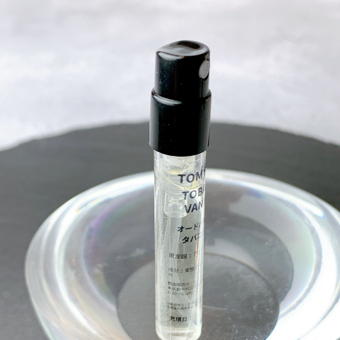 TOBACCO VANILLE 2ml  TOM FORD  タバコバニラ　香水 コスメ/美容の香水(香水(男性用))の商品写真