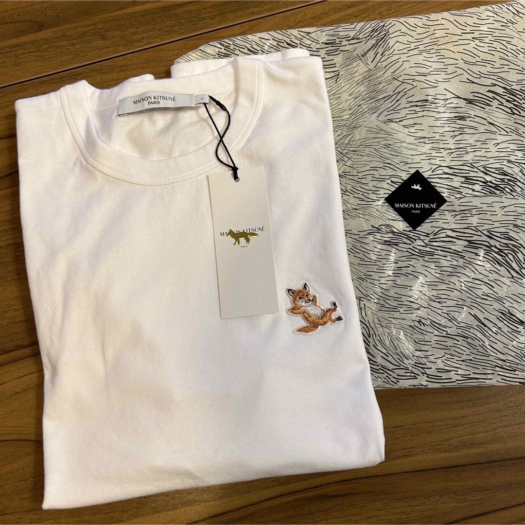 MAISON KITSUNE'(メゾンキツネ)のメゾン キツネ チラックスフォックス パッチ クラシック Tシャツ Sサイズ レディースのトップス(Tシャツ(半袖/袖なし))の商品写真