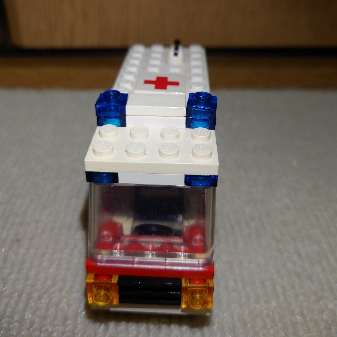 Lego(レゴ)のレゴ　6380　救急病院　救急車 エンタメ/ホビーのおもちゃ/ぬいぐるみ(ミニカー)の商品写真
