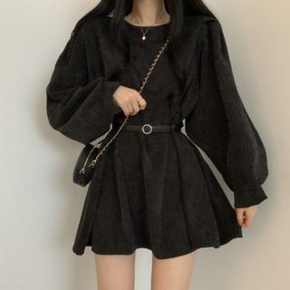 新品未着用　ベルト付きミニワンピース　コーデュロイ　黒　ガーリー(ミニワンピース)